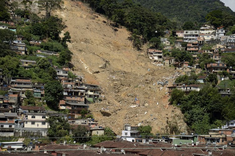 Morro da Oficina, em Petrópolis local mais atingido pela enchente há um mês