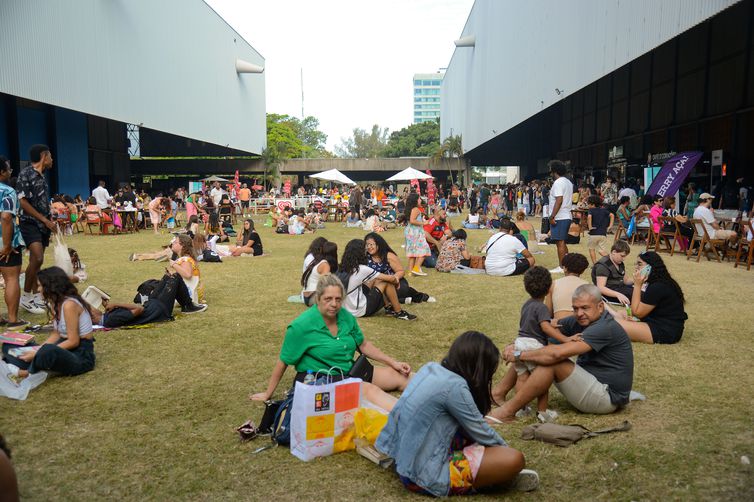 Rio de Janeiro (RJ), 10/09/2023 – Público durante o último dia da 20ª Bienal do Livro do Rio de Janeiro, no Riocentro, na Barra da Tijuca, zona oeste da capital fluminense. Foto: Tomaz Silva/Agência Brasil