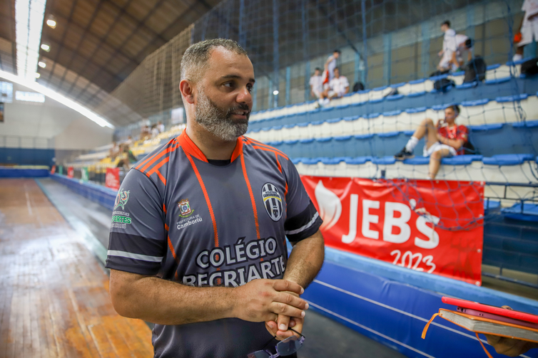 Brasília, 30.10.2023, Gilvan Meirelles, técnico do Atlético Cambiriuense, fala sobre os Jogos Escolares Brasileiros 2023, no Clube AABB. Foto: Antônio Cruz/Agência Brasil