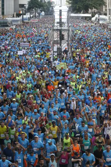 São Paulo (SP), 31/12/2023 - Em sua 98ª edição, a Corrida Internacional de São Silvestre reuniu 35 mil corredores na Avenida Paulista, em São Paulo.  Foto Paulo Pinto/Agência Brasil