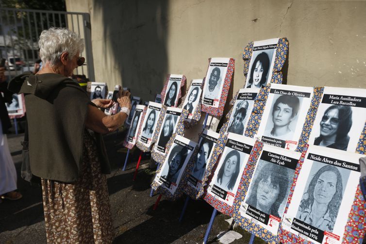 São Paulo (SP) 31/03/2024 - Ato 60 Anos do Golpe de 64 na frente do DOI-CODI em São Paulo.
Foto: Paulo Pinto/Agência Brasil